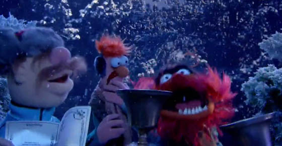 Bekijk en beluister The Muppets hun versie van Carol of the Bells