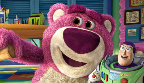 Maak kennis met Lots-o'-Huggin' Bear, een nieuw personage uit Toy Story 3